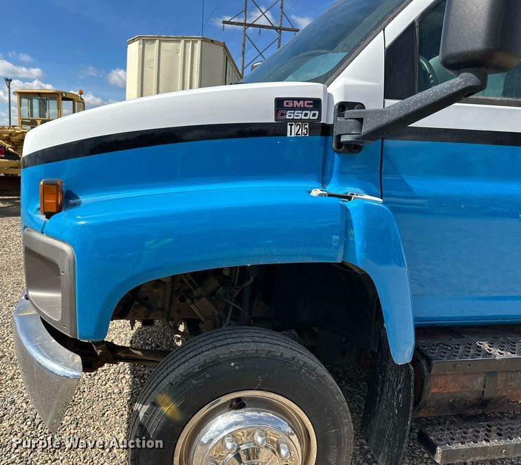 image for item DN0758 2009 GMC C6500 box truck