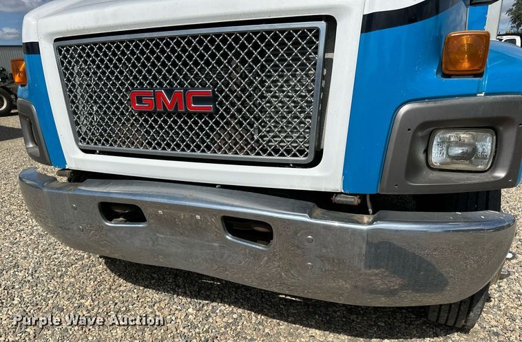 image for item DN0758 2009 GMC C6500 box truck