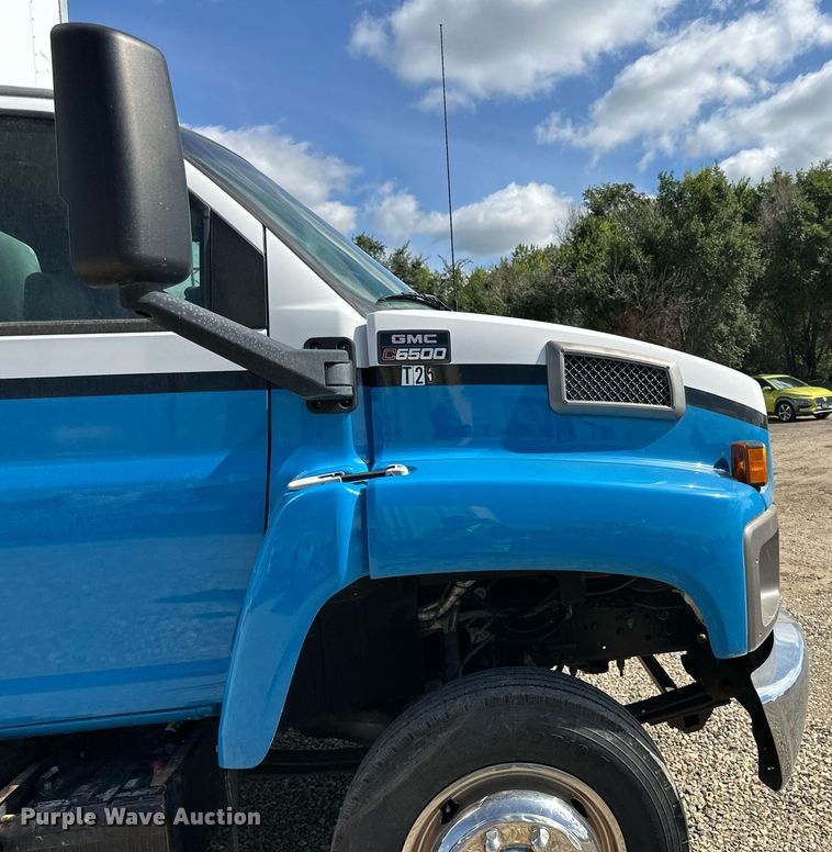 image for item DN0758 2009 GMC C6500 box truck