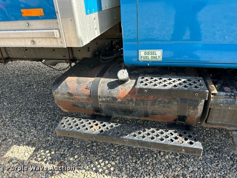 image for item DN0758 2009 GMC C6500 box truck