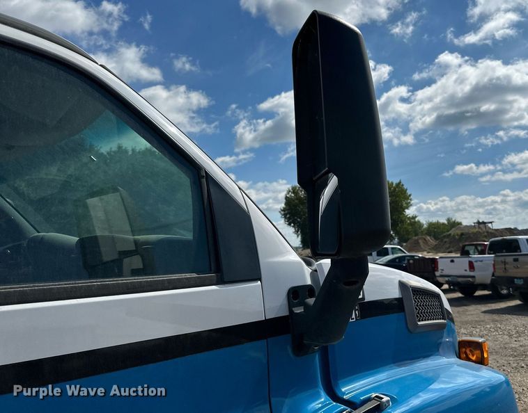 image for item DN0758 2009 GMC C6500 box truck