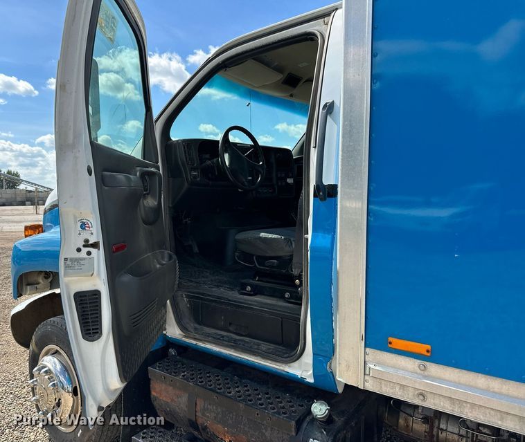 image for item DN0758 2009 GMC C6500 box truck