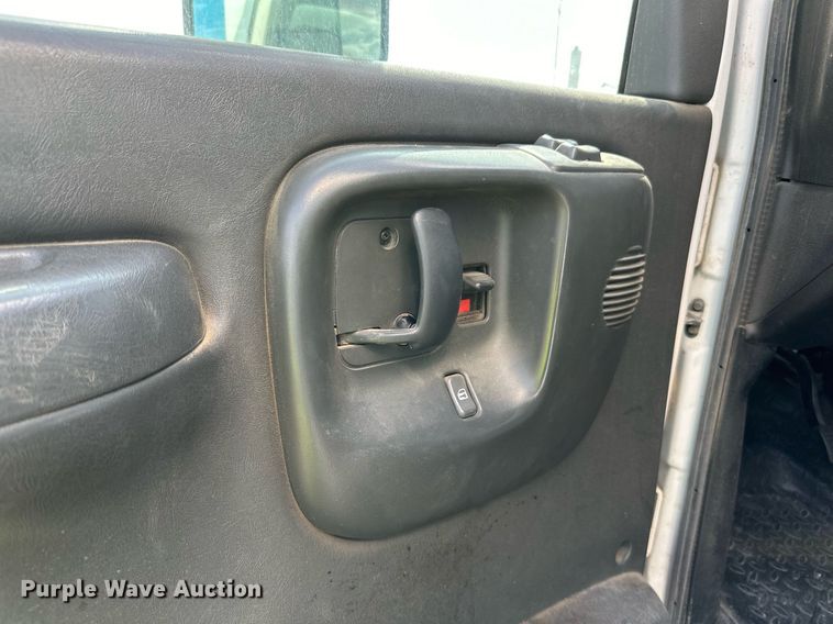 image for item DN0758 2009 GMC C6500 box truck