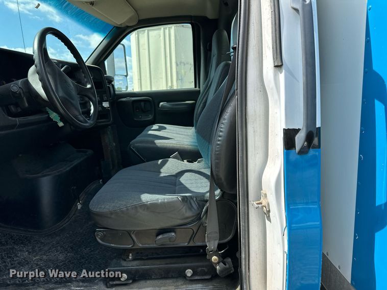 image for item DN0758 2009 GMC C6500 box truck
