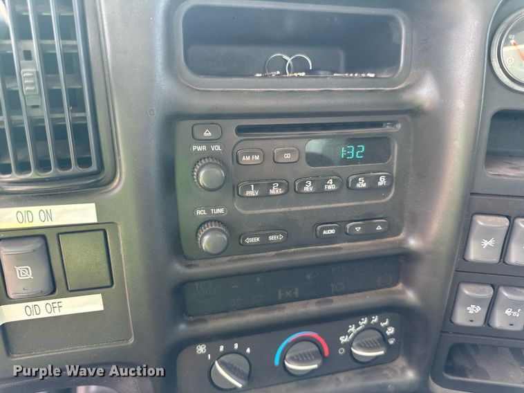 image for item DN0758 2009 GMC C6500 box truck