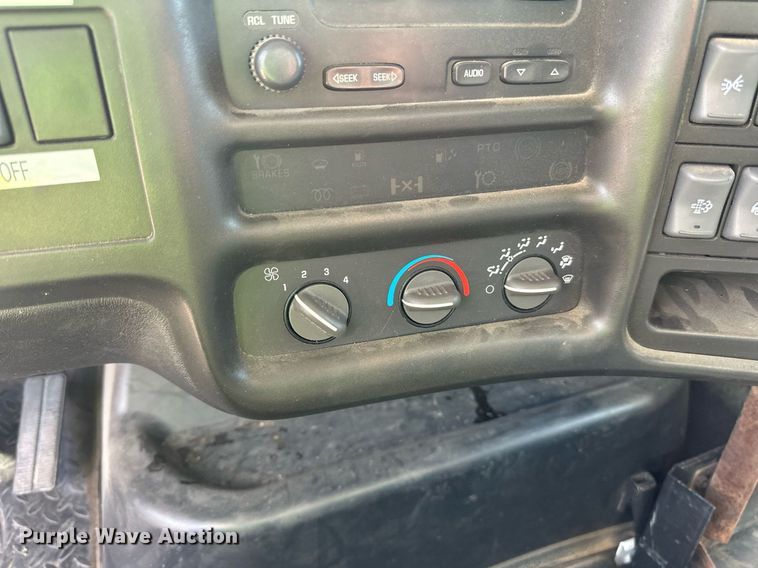 image for item DN0758 2009 GMC C6500 box truck