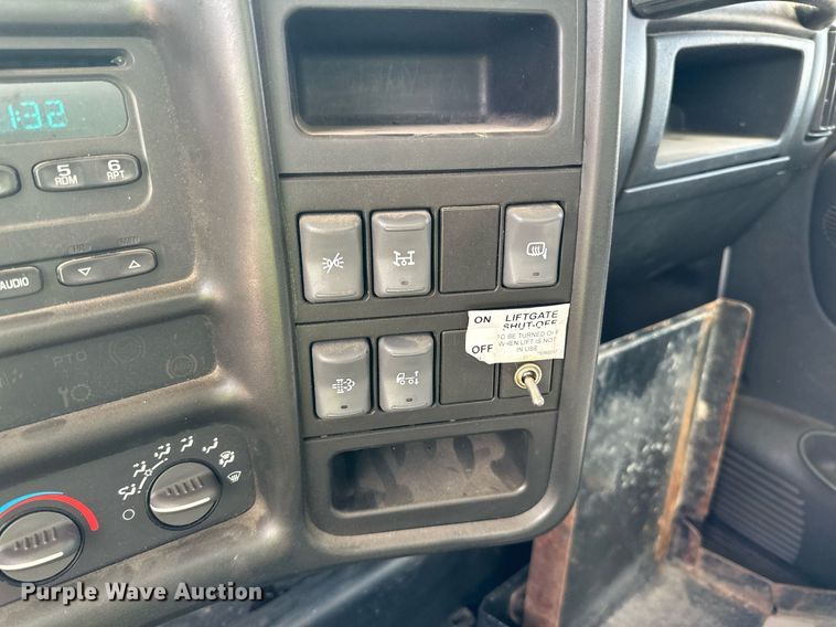 image for item DN0758 2009 GMC C6500 box truck