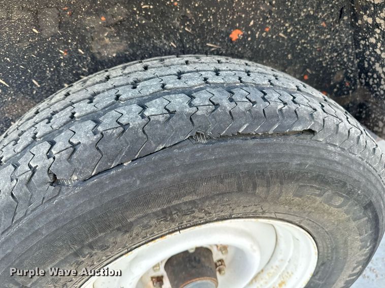 image for item DN0762 1991 Owens tilt deck utility trailer