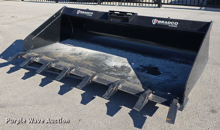 image for item DO5522 2019 Bradco Paladin 16266 skid steer bucket