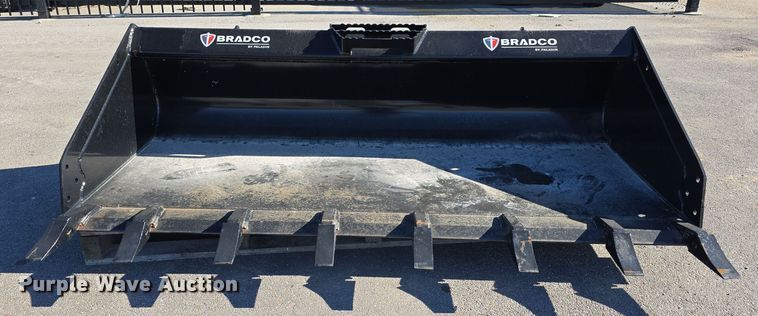 image for item DO5522 2019 Bradco Paladin 16266 skid steer bucket