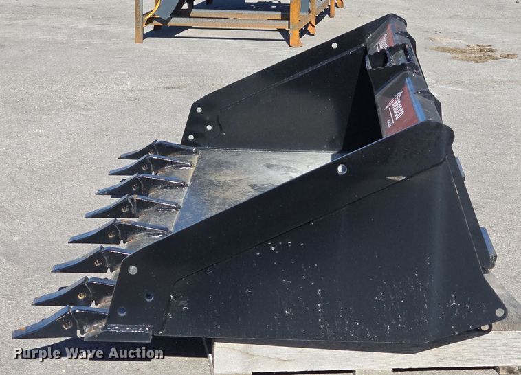 image for item DO5522 2019 Bradco Paladin 16266 skid steer bucket