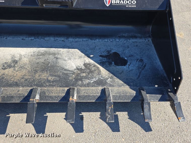 image for item DO5522 2019 Bradco Paladin 16266 skid steer bucket