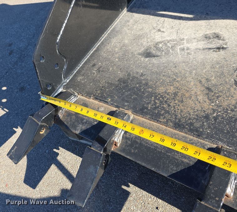 image for item DO5522 2019 Bradco Paladin 16266 skid steer bucket