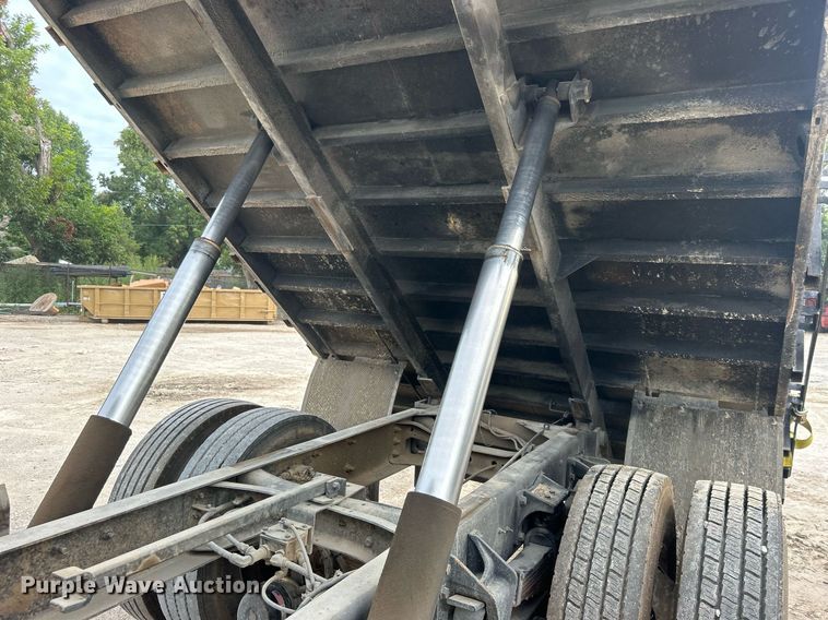 image for item DO7464 2008 Ford F750 Super Duty dump truck