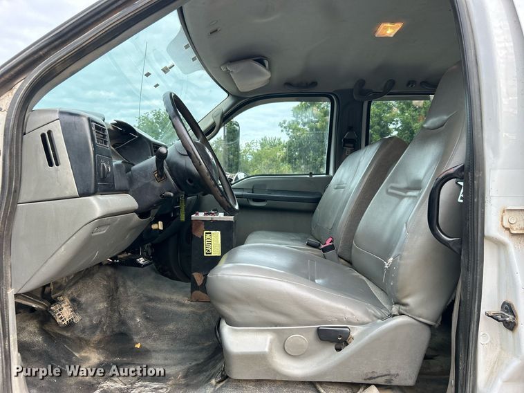 image for item DO7464 2008 Ford F750 Super Duty dump truck