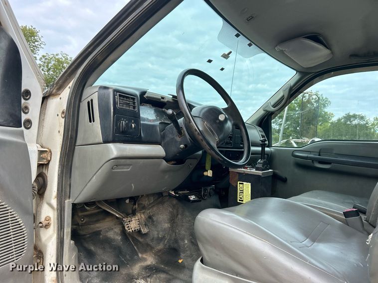 image for item DO7464 2008 Ford F750 Super Duty dump truck