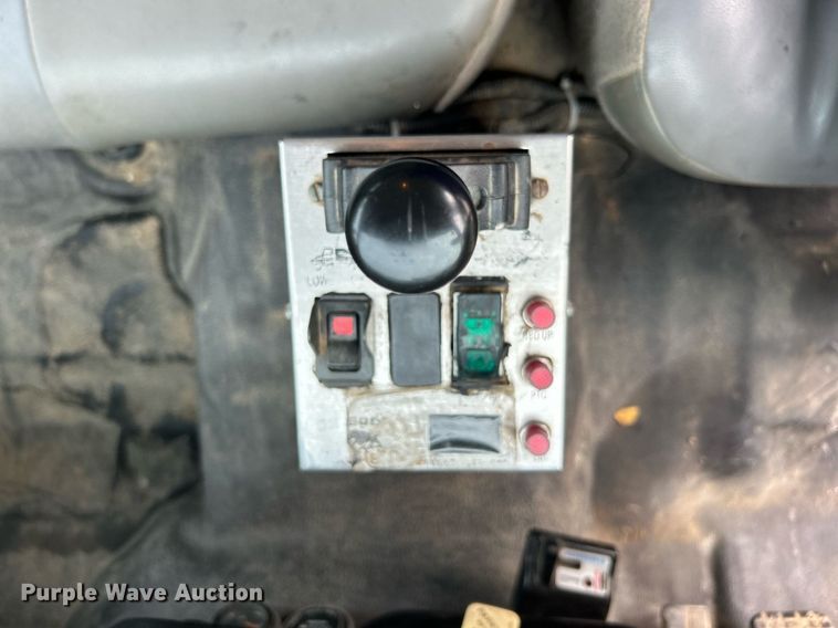 image for item DO7464 2008 Ford F750 Super Duty dump truck