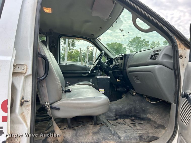 image for item DO7464 2008 Ford F750 Super Duty dump truck