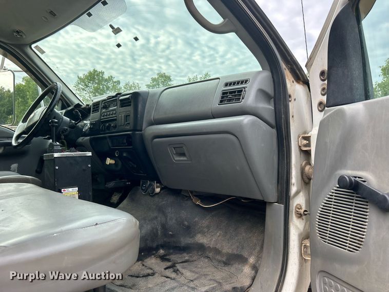 image for item DO7464 2008 Ford F750 Super Duty dump truck