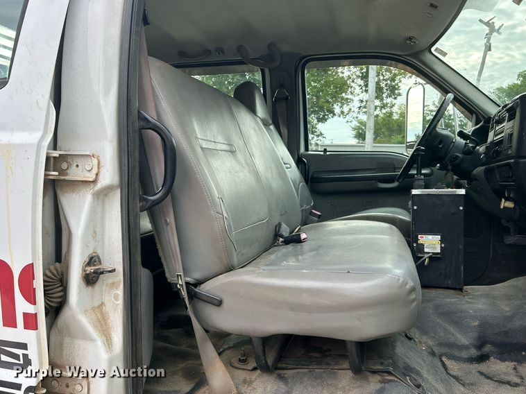 image for item DO7464 2008 Ford F750 Super Duty dump truck