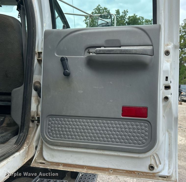 image for item DO7464 2008 Ford F750 Super Duty dump truck