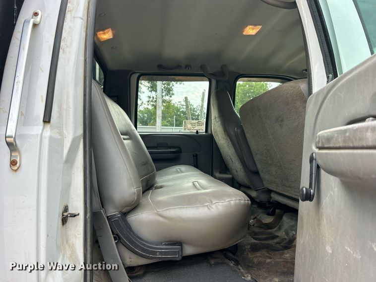 image for item DO7464 2008 Ford F750 Super Duty dump truck