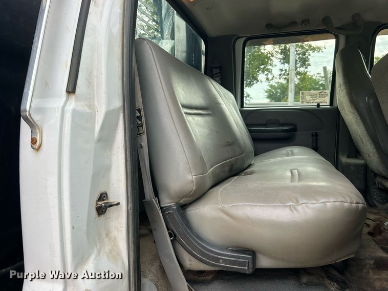 image for item DO7464 2008 Ford F750 Super Duty dump truck