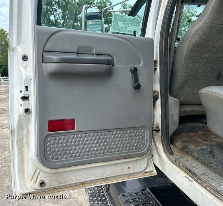 image for item DO7464 2008 Ford F750 Super Duty dump truck