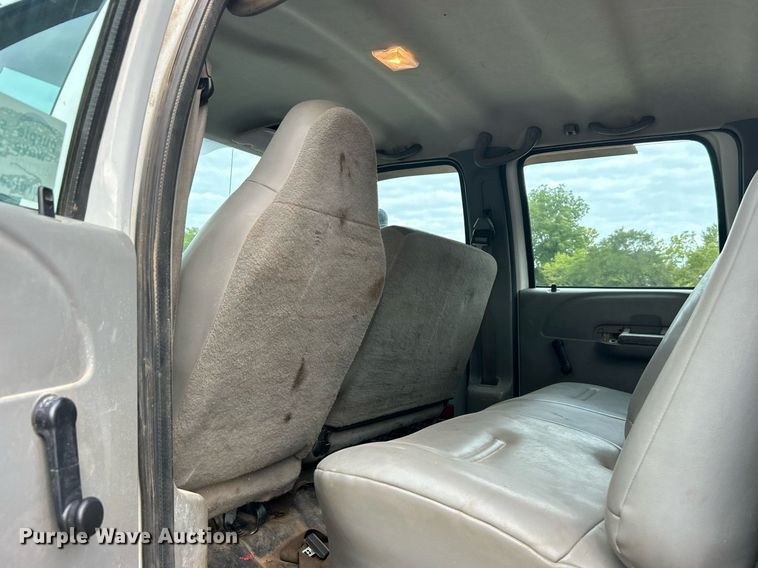 image for item DO7464 2008 Ford F750 Super Duty dump truck