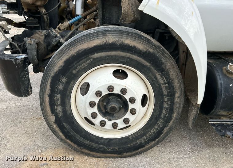 image for item DO7464 2008 Ford F750 Super Duty dump truck