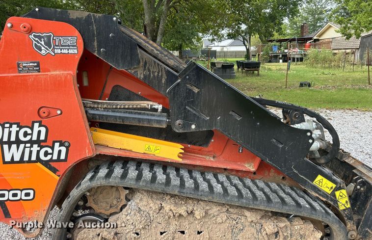 image for item DO7468 2021 Ditch Witch SK3000 compact utility loader