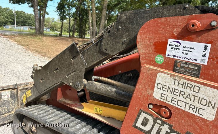 image for item DO7469 2020 Ditch Witch SK3000 compact utility loader