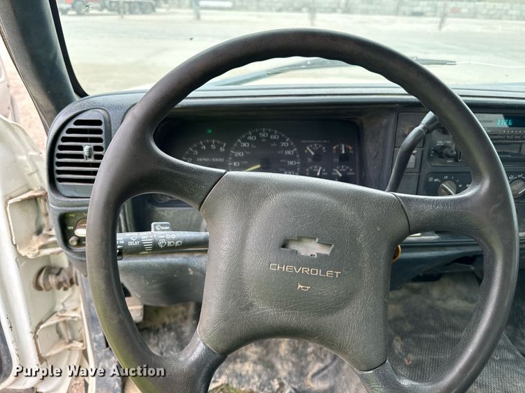 image for item DP8455 1998 Chevrolet C3500 Crew Cab pickup truck