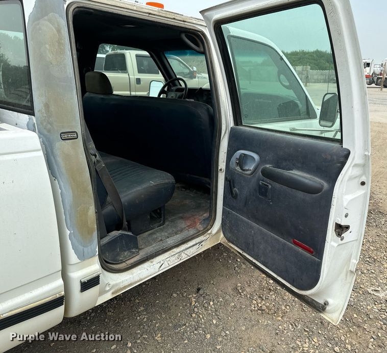 image for item DP8455 1998 Chevrolet C3500 Crew Cab pickup truck