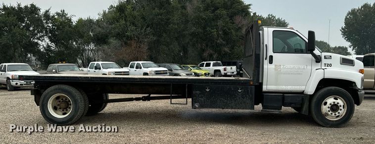 image for item DP8458 2005 GMC C7500 flatbed truck