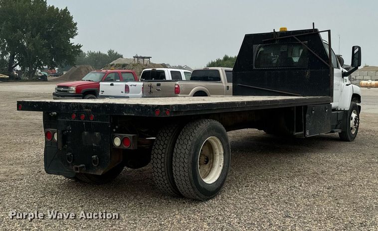 image for item DP8458 2005 GMC C7500 flatbed truck