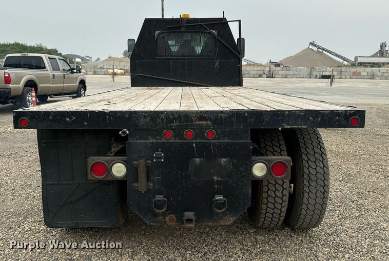 image for item DP8458 2005 GMC C7500 flatbed truck