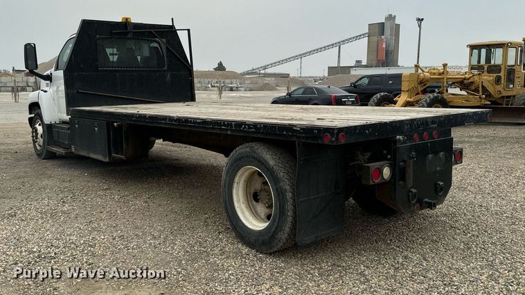 image for item DP8458 2005 GMC C7500 flatbed truck
