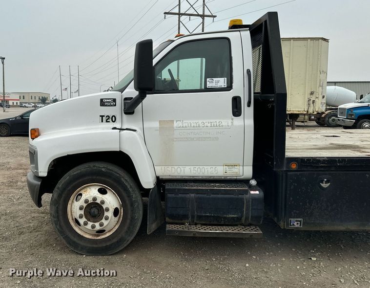 image for item DP8458 2005 GMC C7500 flatbed truck