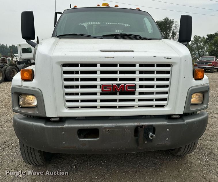 image for item DP8458 2005 GMC C7500 flatbed truck