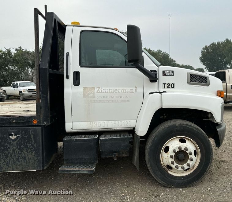 image for item DP8458 2005 GMC C7500 flatbed truck