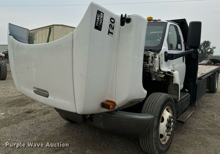 image for item DP8458 2005 GMC C7500 flatbed truck