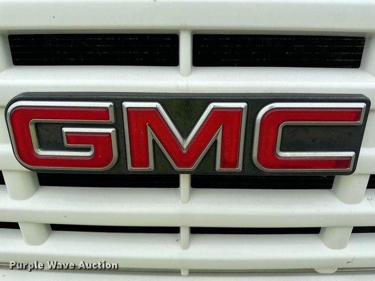 image for item DP8458 2005 GMC C7500 flatbed truck