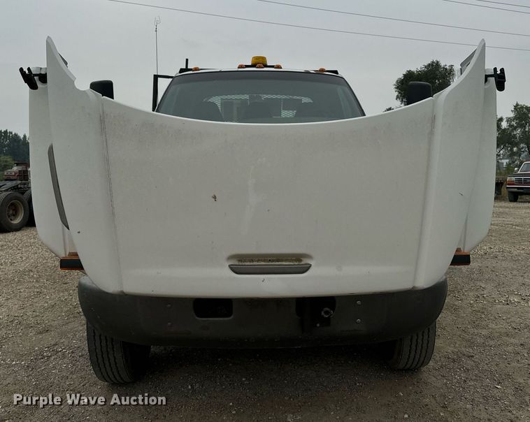 image for item DP8458 2005 GMC C7500 flatbed truck