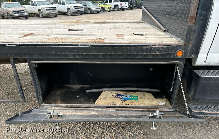 image for item DP8458 2005 GMC C7500 flatbed truck