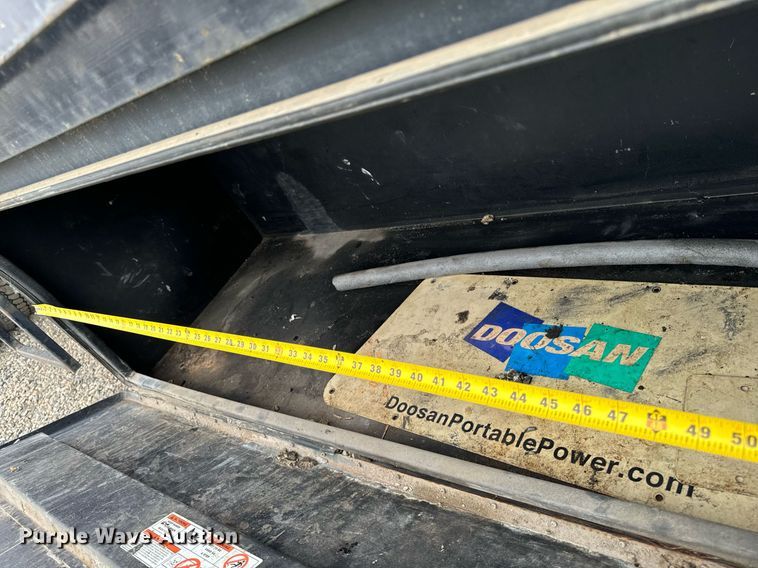 image for item DP8458 2005 GMC C7500 flatbed truck