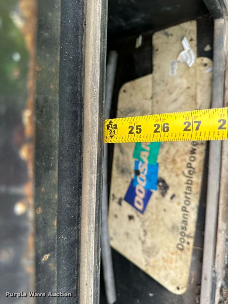 image for item DP8458 2005 GMC C7500 flatbed truck