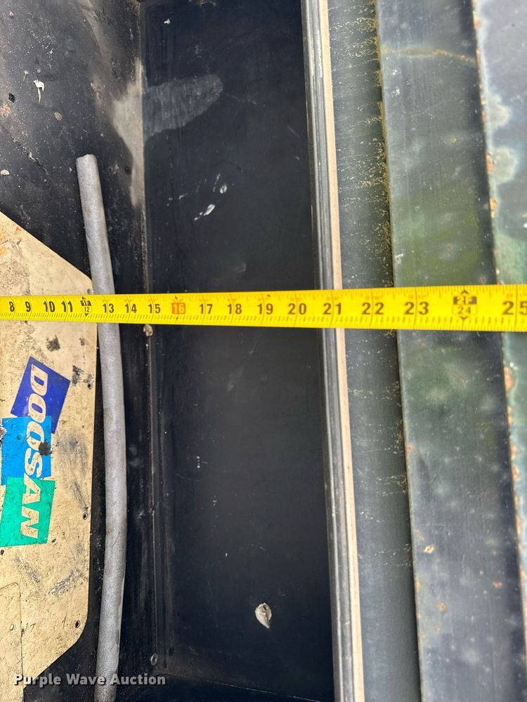 image for item DP8458 2005 GMC C7500 flatbed truck