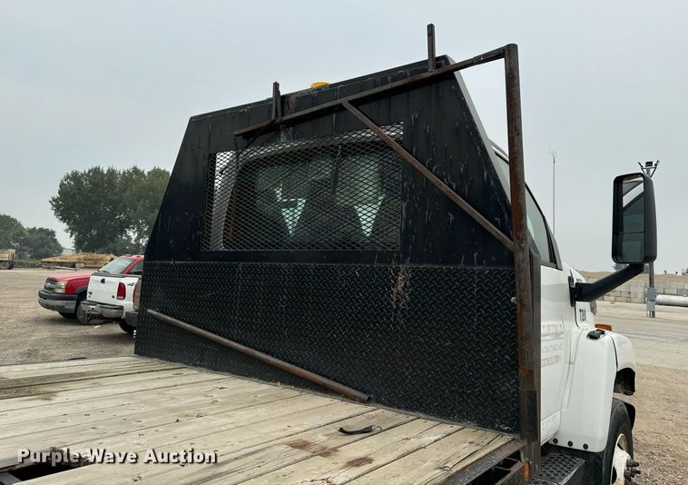 image for item DP8458 2005 GMC C7500 flatbed truck