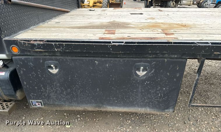 image for item DP8458 2005 GMC C7500 flatbed truck